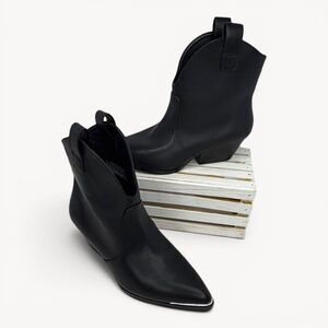Universal Thread Women Black Chelsea Ankle Boots Size 7.5 Memory Foam Block Heel